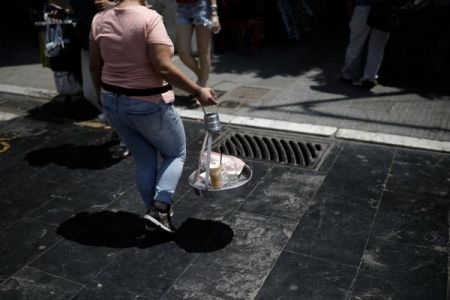 ΦΠΑ: Γιατί η μείωση του φόρου δεν θα περάσει στον καταναλωτή