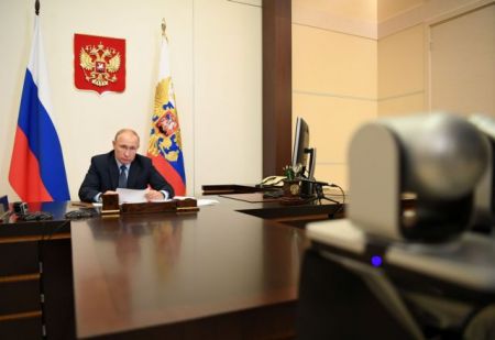 Ρωσία: Πακέτο 65 δισ. ευρώ για τη στήριξη της οικονομίας