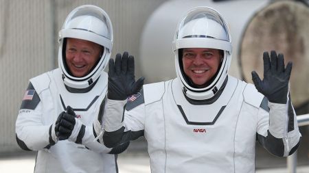 Με AC/DC και Black Sabbath ξεκίνησαν το ταξίδι τους οι αστροναύτες του SpaceX