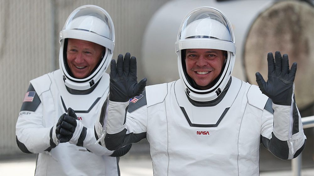 Με AC/DC και Black Sabbath ξεκίνησαν το ταξίδι τους οι αστροναύτες του SpaceX