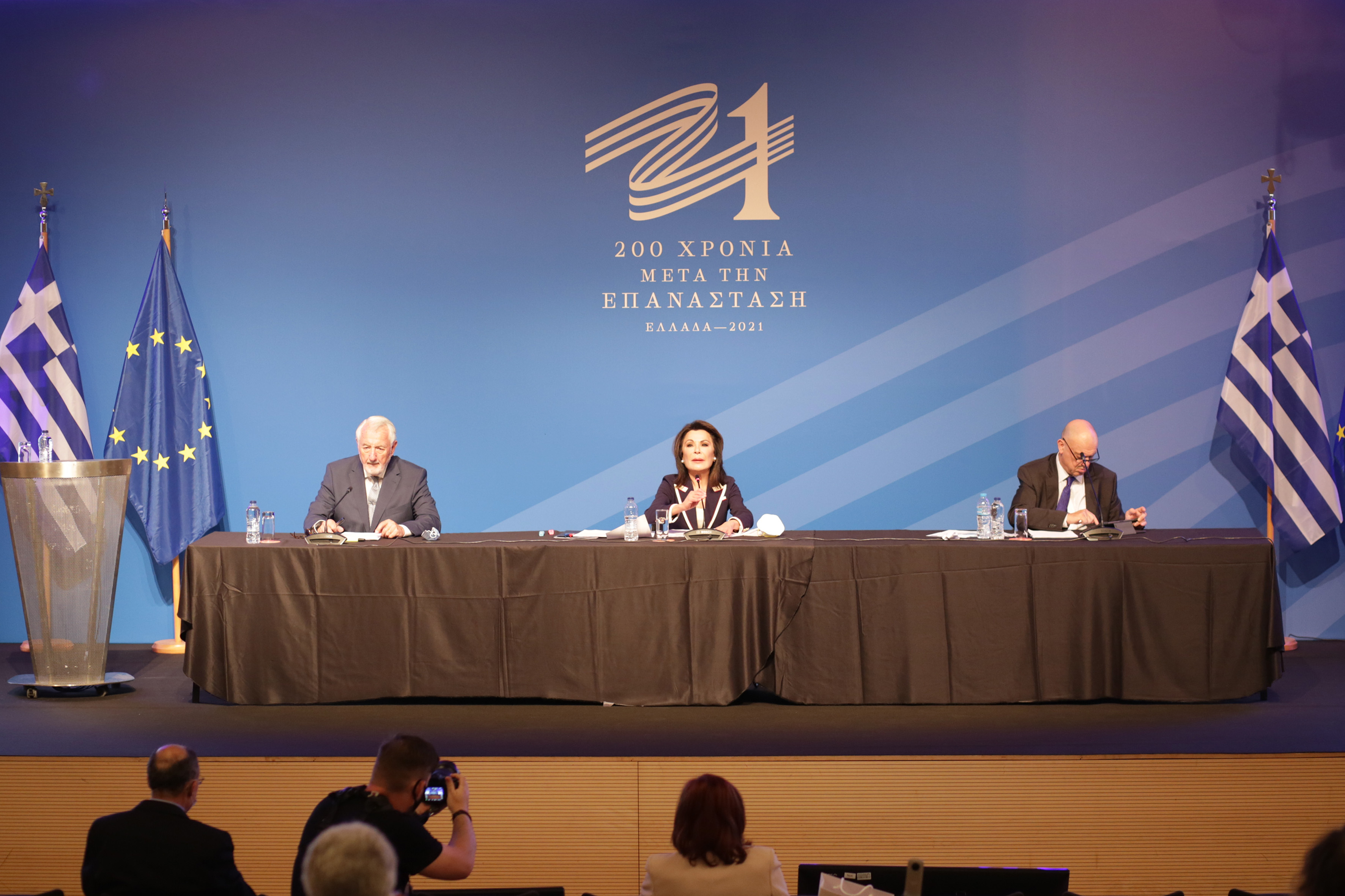 Γιάννα Αγγελοπούλου: Ούτε γράφουμε, ούτε αναθεωρούμε την ιστορία