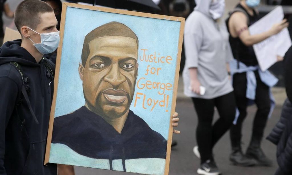 Βαρουφάκης για Φλόιντ: Αλληλεγγύη σημαίνει διάλυση του συστηματοποιημένου ρατσισμού παντού