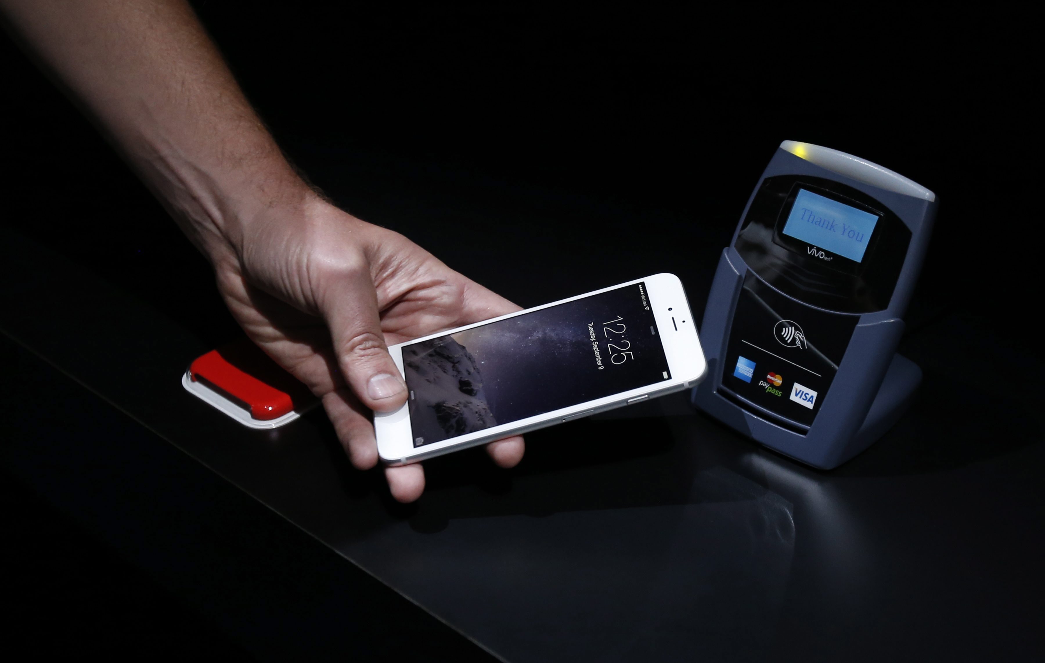 Πληρωμές με κινητό: Άνοιξε για όλες τις κάρτες της Alpha Bank το Apple Pay