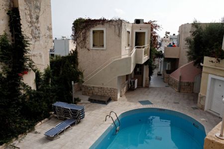 Τροπολογία: Με απευθείας ανάθεση η μίσθωση τουριστικών καταλυμάτων για ανάγκες δημόσιας υγείας