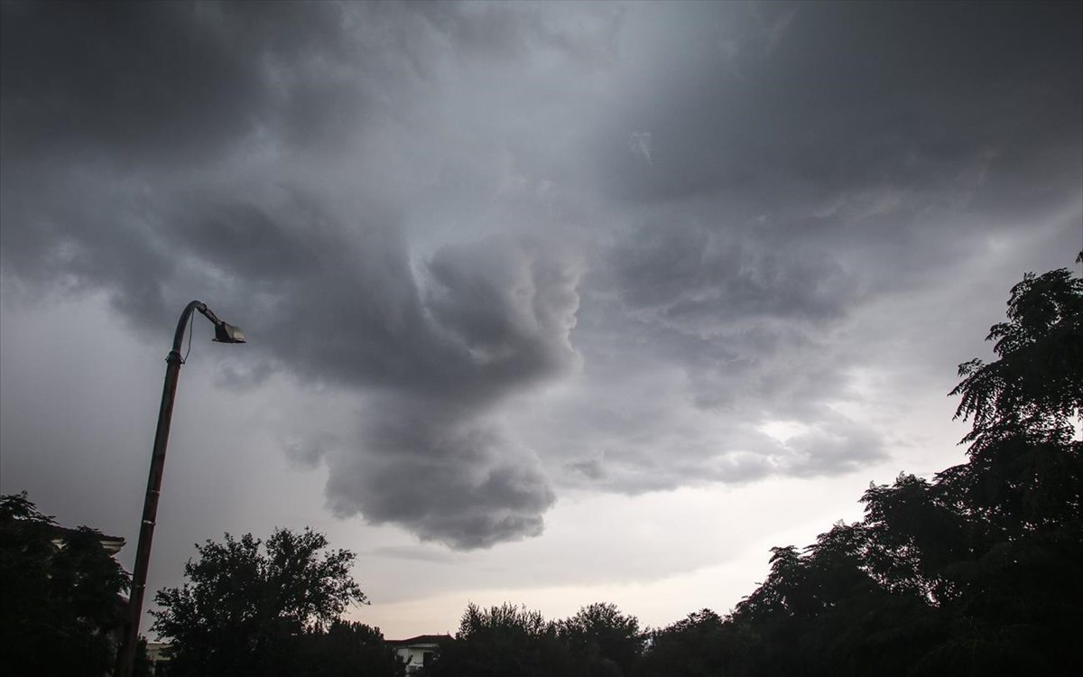 Χαλάει ο καιρός: Ερχονται καταιγίδες και αφρικανική σκόνη