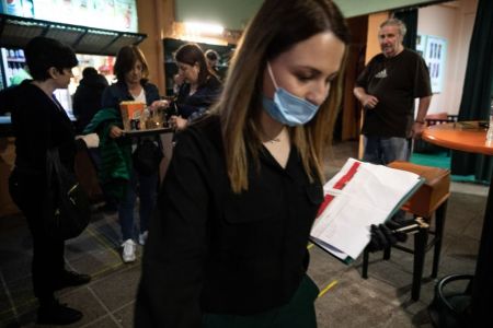 «Ξέχασαν» τις μάσκες στα καταστήματα – «Βροχή» από πρόστιμα