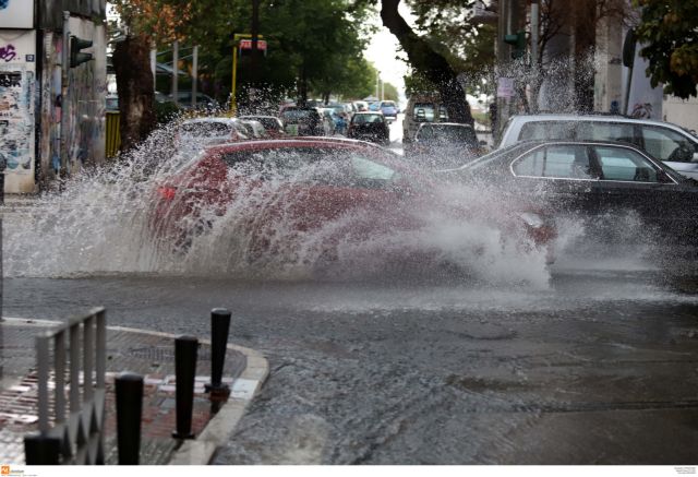 Θεσσαλονίκη: Ισχυρή καταιγίδα – Υπερχείλισε το ρέμα της Τούμπας
