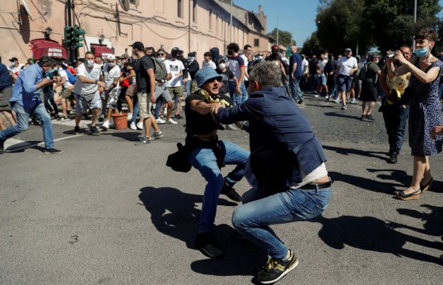 Ρώμη: Επίθεση νεοφασιστών κατά δημοσιογράφων και αστυνομικών