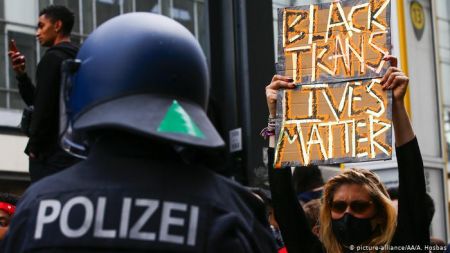 Υπάρχει ρατσισμός στη γερμανική αστυνομία;