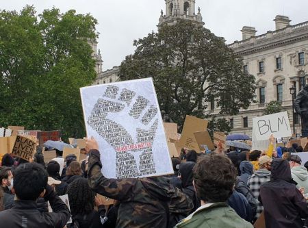 Βρετανία: Οι αντιρατσιστικές διαμαρτυρίες ενδέχεται να αυξήσουν τον αριθμό των κρουσμάτων της Covid-19