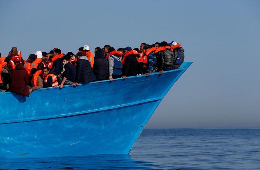 Μάλτα: Πώς υποχρεώθηκε ο πρωθυπουργός να επιτρέψει την αποβίβαση σε 425 μετανάστες