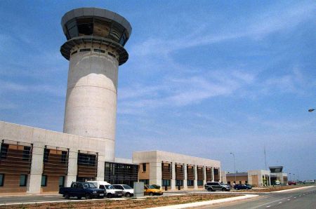 Κύπρος: Επαναλειτουρογύν την Τρίτη τα αεροδρόμια Λάρνακας και Πάφου