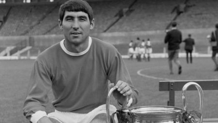 Πέθανε ο θρύλος της Μάντσεστερ Γιουνάιτεντ, Τόνι Νταν