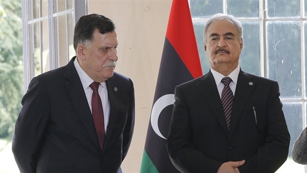 Εύθραυστες οι ισορροπίες στη Λιβύη: Συνομιλίες Χαφτάρ – Σάρατζ υπό τον ΟΗΕ