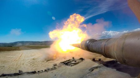Στρατιωτική άσκηση με άρματα μάχης και ελικόπτερα Apache στην Αλεξανδρούπολη