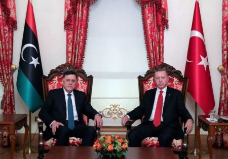 Η Τουρκία «εγκαθίσταται» στη Λιβύη δημιουργώντας δύο στρατιωτικές βάσεις
