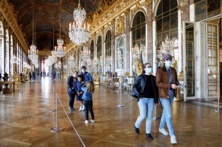 Γαλλία: Μείωση των κρουσμάτων κορωνοϊού παρά τη χαλάρωση των μέτρων