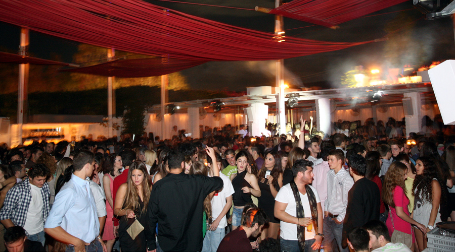 «Λουκέτο» σε 5 μαγαζιά της Αθήνας – παραβίασαν τα μέτρα