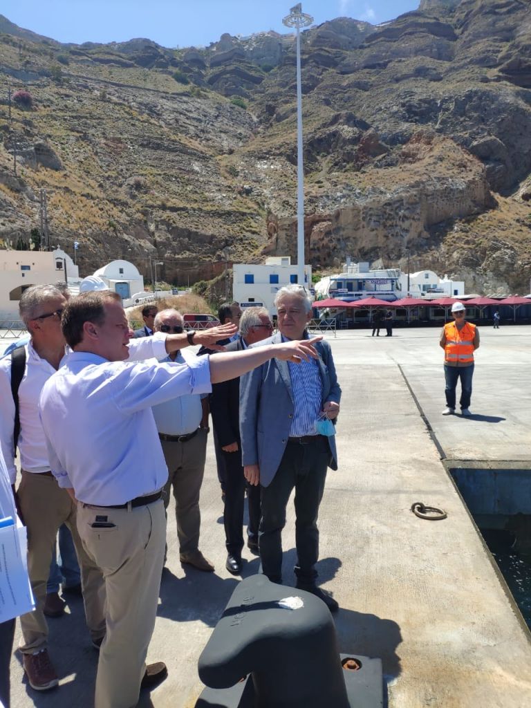 Καραμανλής από Σαντορίνη: Ετοιμο το λιμάνι του Αθηνιού εντός του 2020