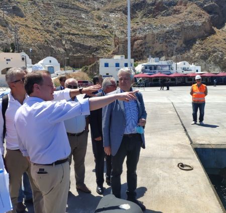 Καραμανλής από Σαντορίνη: Ετοιμο το λιμάνι του Αθηνιού εντός του 2020