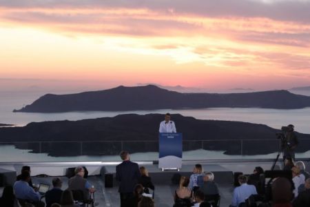 Το ηλιοβασίλεμα της Σαντορίνης σε όλα τα διεθνή μέσα