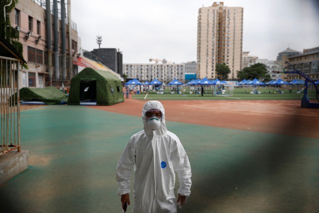 Νέο lockdown στο Πεκίνο: Δεκάδες κρούσματα κορωνοϊού σε μεγάλη αγορά τροφίμων