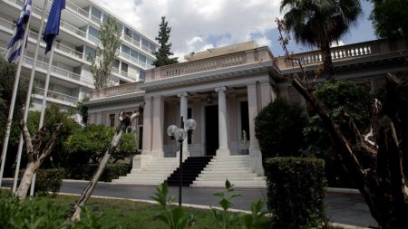 Από τη διαχείριση κρίσεων στην παραγωγή πολιτικής