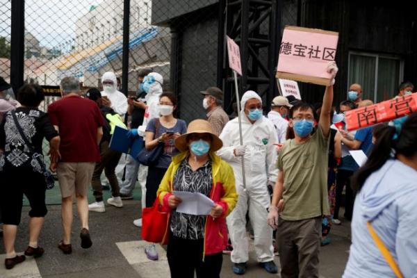 Κορωνοϊός: Εισαγόμενος σολομός ξανάφερε τον ιό στη χώρα