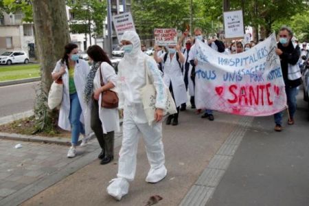 Το Παρίσι διαδήλωσε για τα «νοσοκομεία σε ασφυξία»