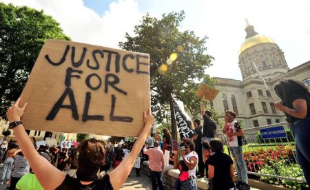 ΗΠΑ: Οι αστυνομικοί παραιτούνται λόγω των μεταρρυθμίσεων που έφερε το κίνημα για τη δολοφονία Φλόιντ