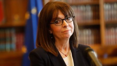 Εικοσιέξι λοιμωξιολόγοι και ο Σωτήρης Τσιόδρας στο Προεδρικό Μέγαρο