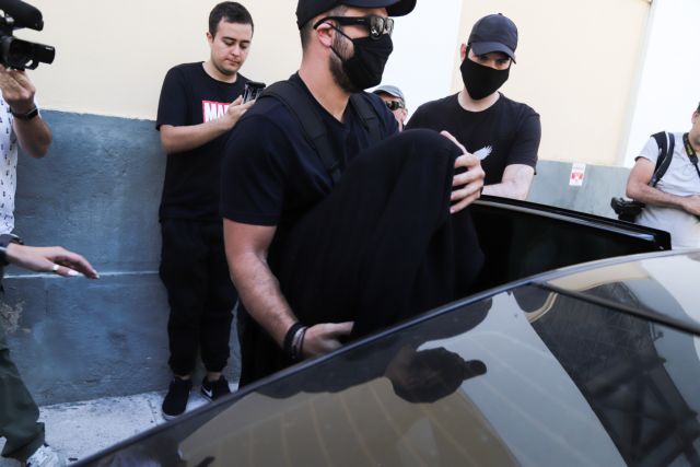 Αποκλειστικό MEGA: Τρομοκρατημένη η μελαχρινή γυναίκα των «σημειώσεων» της 35χρονης