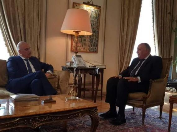 Με ποιες προσδοκίες μεταβαίνει στο Κάιρο ο Δένδιας – Τουρκική απόβαση στη Λιβύη