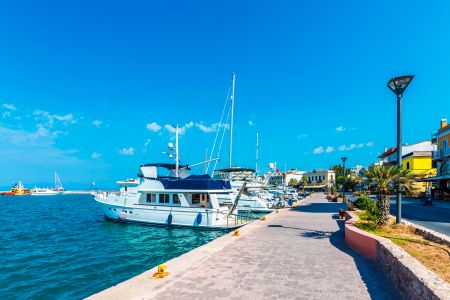 «…και καπετάνιο Χιώτη»