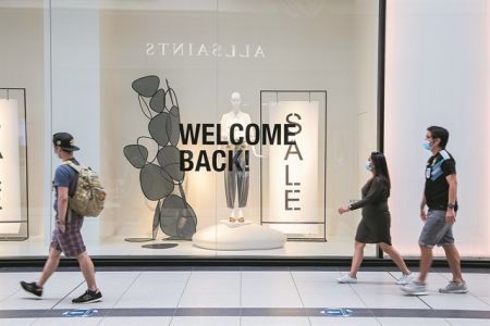 SARS-CoV-2: «Πτήση διαρκείας» μέσα σε κλειστούς χώρους