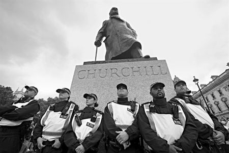 Χτίζοντας συνεκτικές κοινωνίες χωρίς να ξαναγράφουμε το παρελθόν