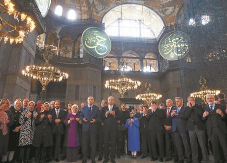Γιατί ο Ερντογάν αποφάσισε τώρα να κάνει την Αγία Σοφία τζαμί