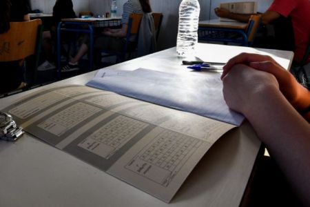 Πανελλαδικές: Σε Φυσική και Λατινικά εξετάζονται τη Δευτέρα οι υποψήφιοι των ΓΕΛ