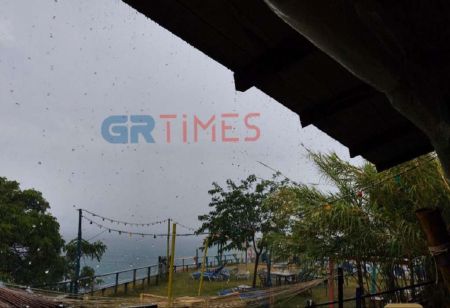 «Άνοιξαν» οι ουρανοί  στη Χαλκιδική