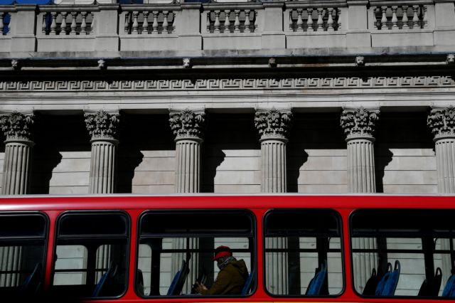 Βρετανία: Χαλάρωση των περιορισμών και για τις ευάλωτες ομάδες στη Βρετανία