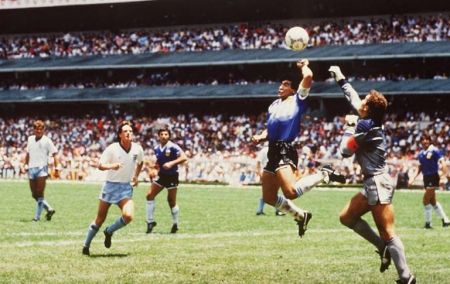 22 Ιουνίου 1986: Το χέρι του «Θεού», το γκολ του αιώνα από τον Μαραντόνα