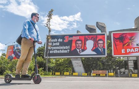 Εκλογές στα Σκόπια, ομίχλη στην Πρίστινα