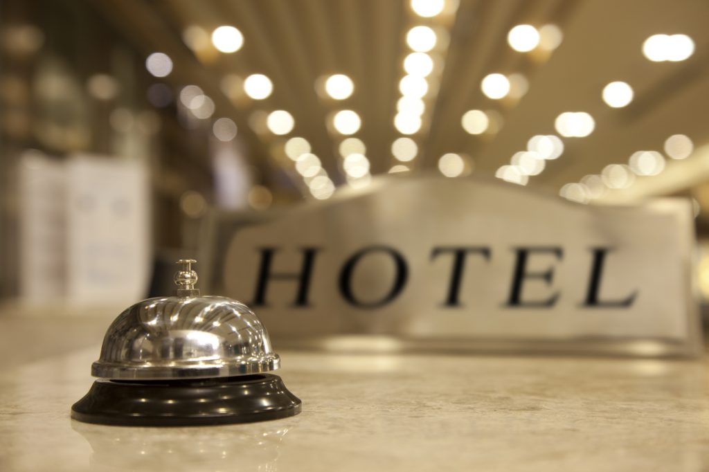 Κορωνοϊός: Δωμάτια απομόνωσης σε μονάδες φιλοξενίας τουριστών προβλέπει ΚΥΑ