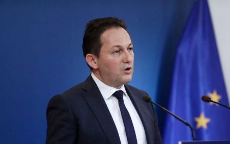 Πέτσας: Ο Τσίπρας ή θα διαγράψει τον Παππά ή θα αναλάβει την ευθύνη του παρακράτους