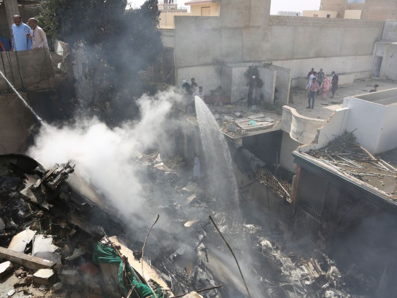 Πακιστάν: Αεροσκάφος συνετρίβη επειδή κυβερνήτης και συγκυβερνήτης μιλούσαν για τον… κοροναϊό