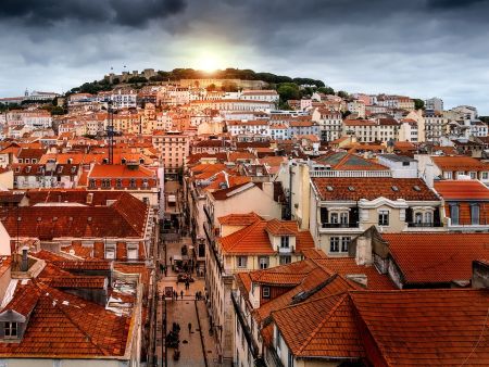Σε νέα καραντίνα 19 συνοικίες στα προάστια της Λισαβόνας