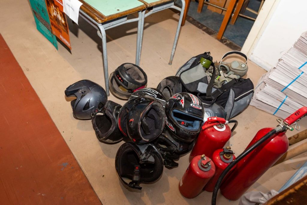 Εξάρχεια: Τι βρέθηκε στα δύο υπό κατάληψη κτίρια [εικόνες]