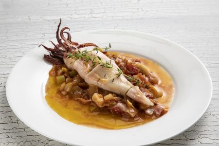 Ψητά καλαμάρια με βινεγκρέτ πάπρικας