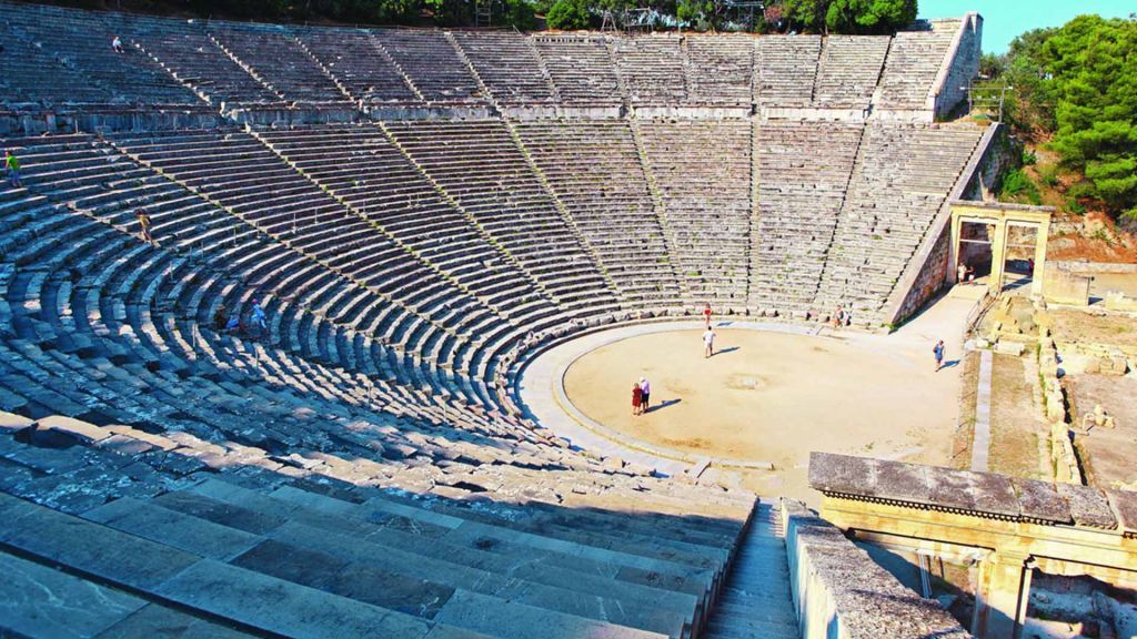 Το MEGA στο αρχαίο θέατρο της Επιδαύρου λίγο πριν ανοίξει τις πύλες του