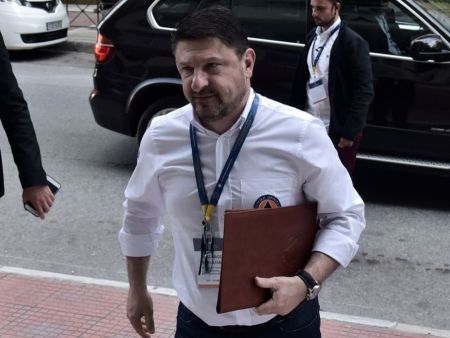 Το fan club του Νίκου Χαρδαλιά